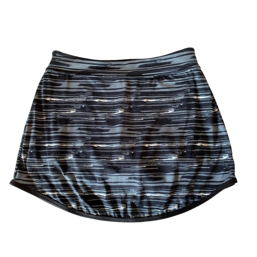 Lola skort size small.  horizontal pattern.  rounded hemline black gray